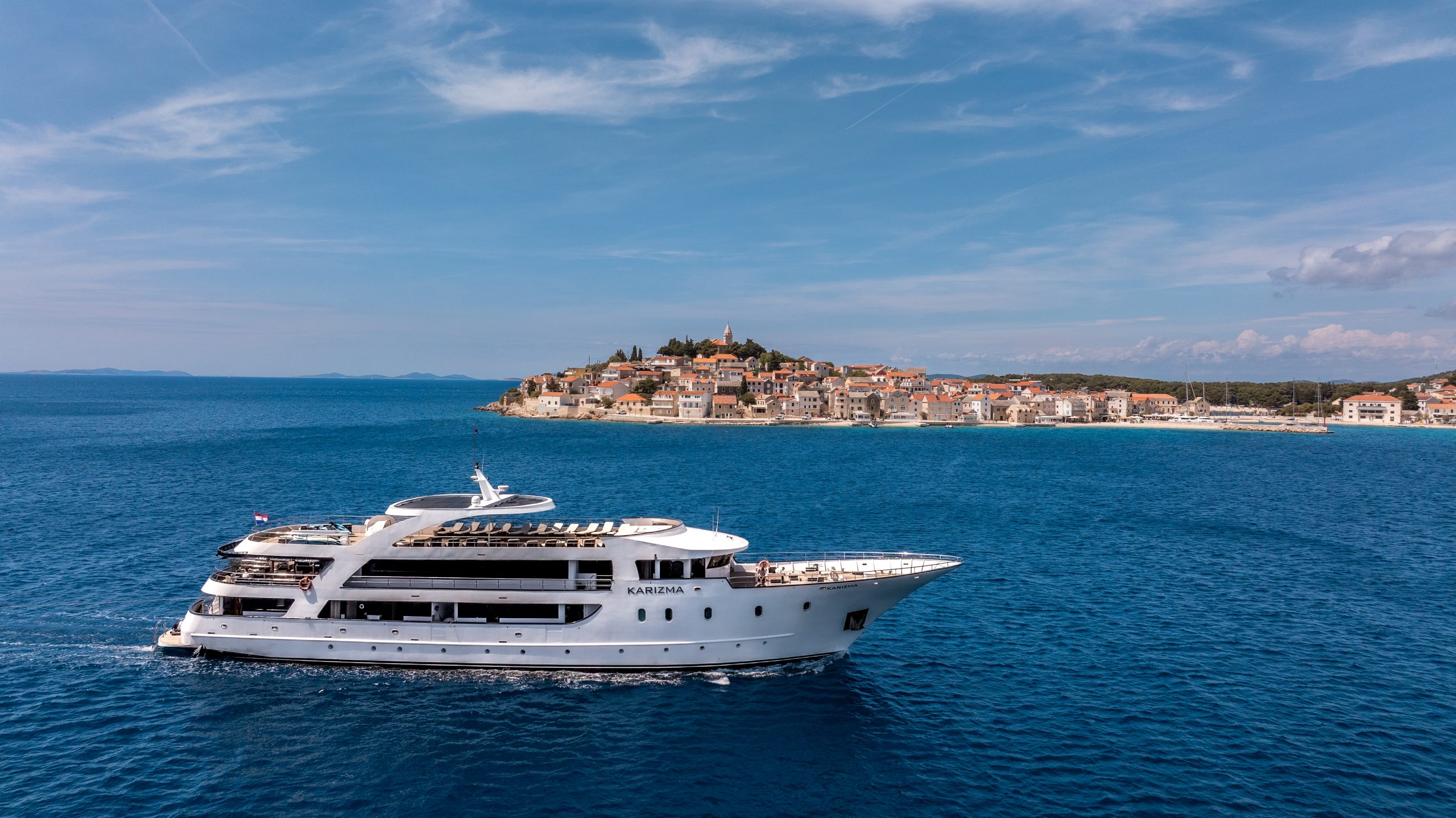 Karizma cruising in the Adriatic during a crewed yacht week in Croatia
