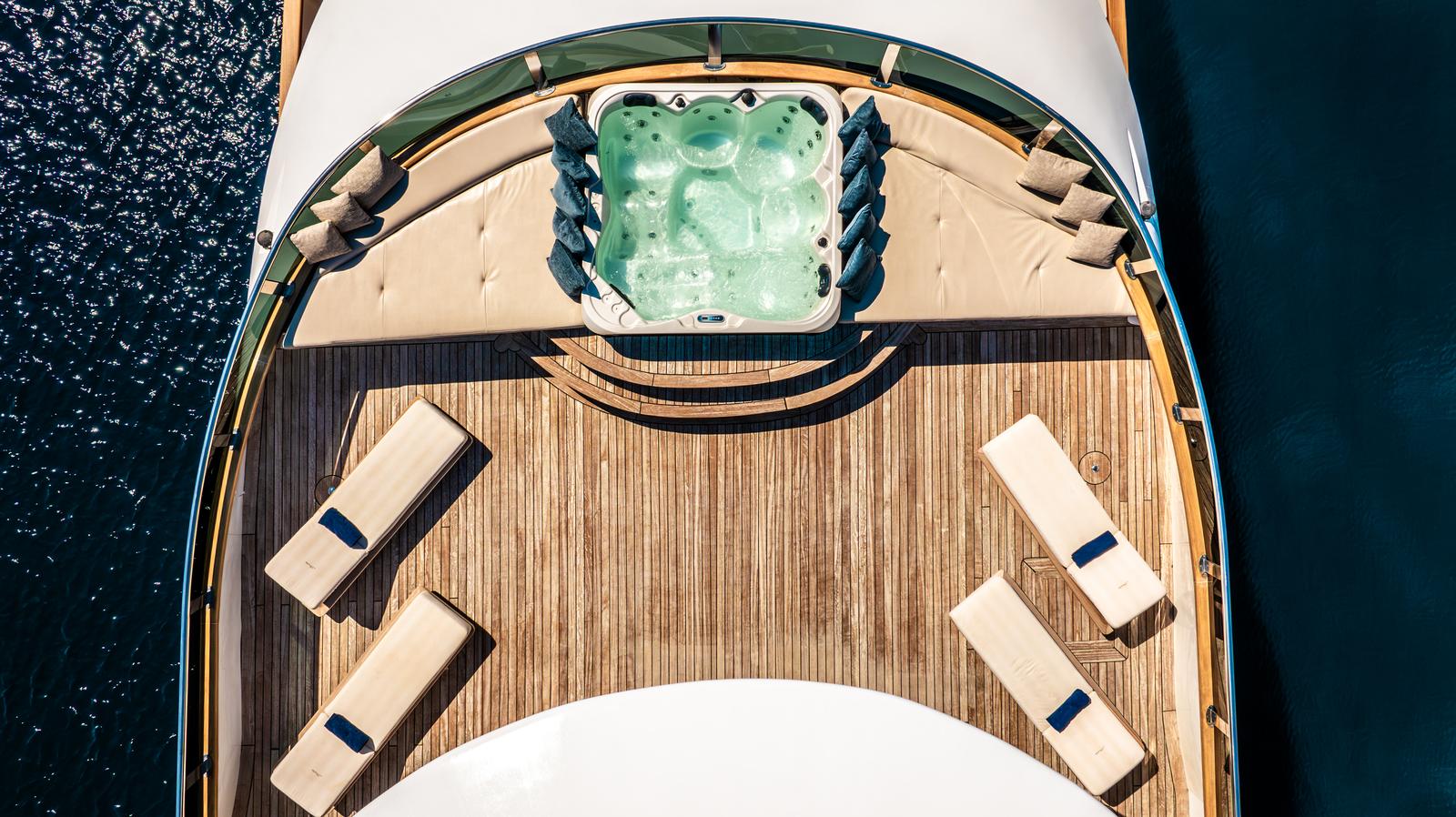 Bella yacht bow jacuzzi and sun deck