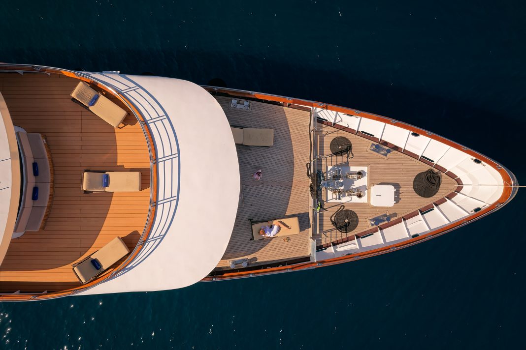 17. QUEEN ELEGANZA Aerial