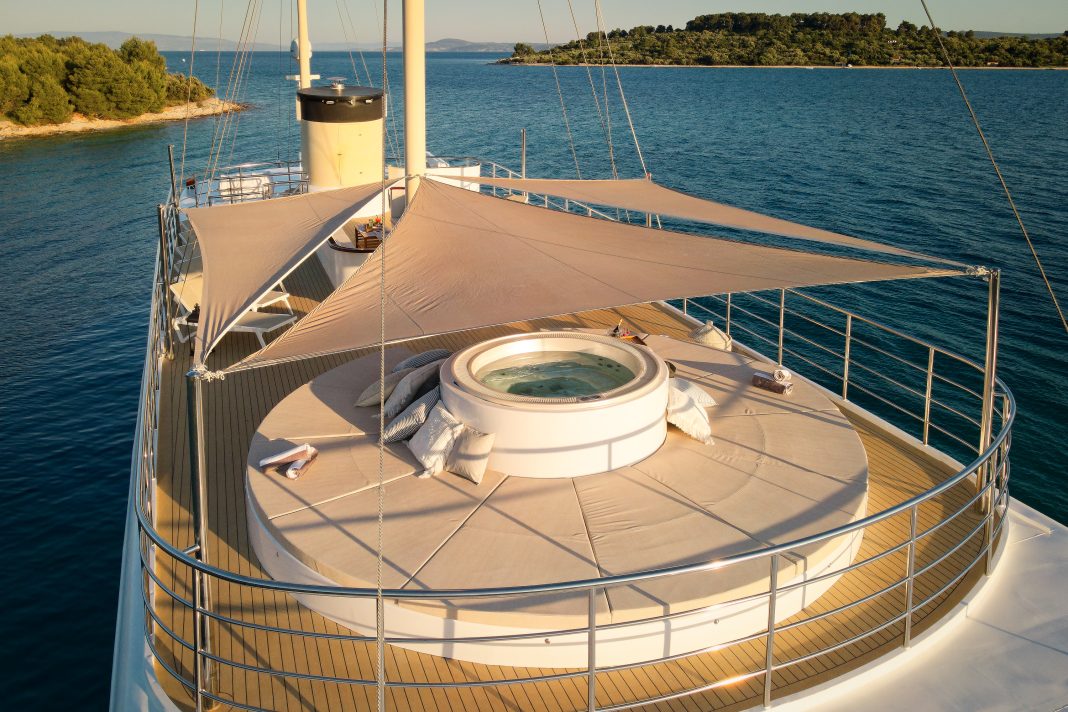 20. BELLEZZA Jacuzzi