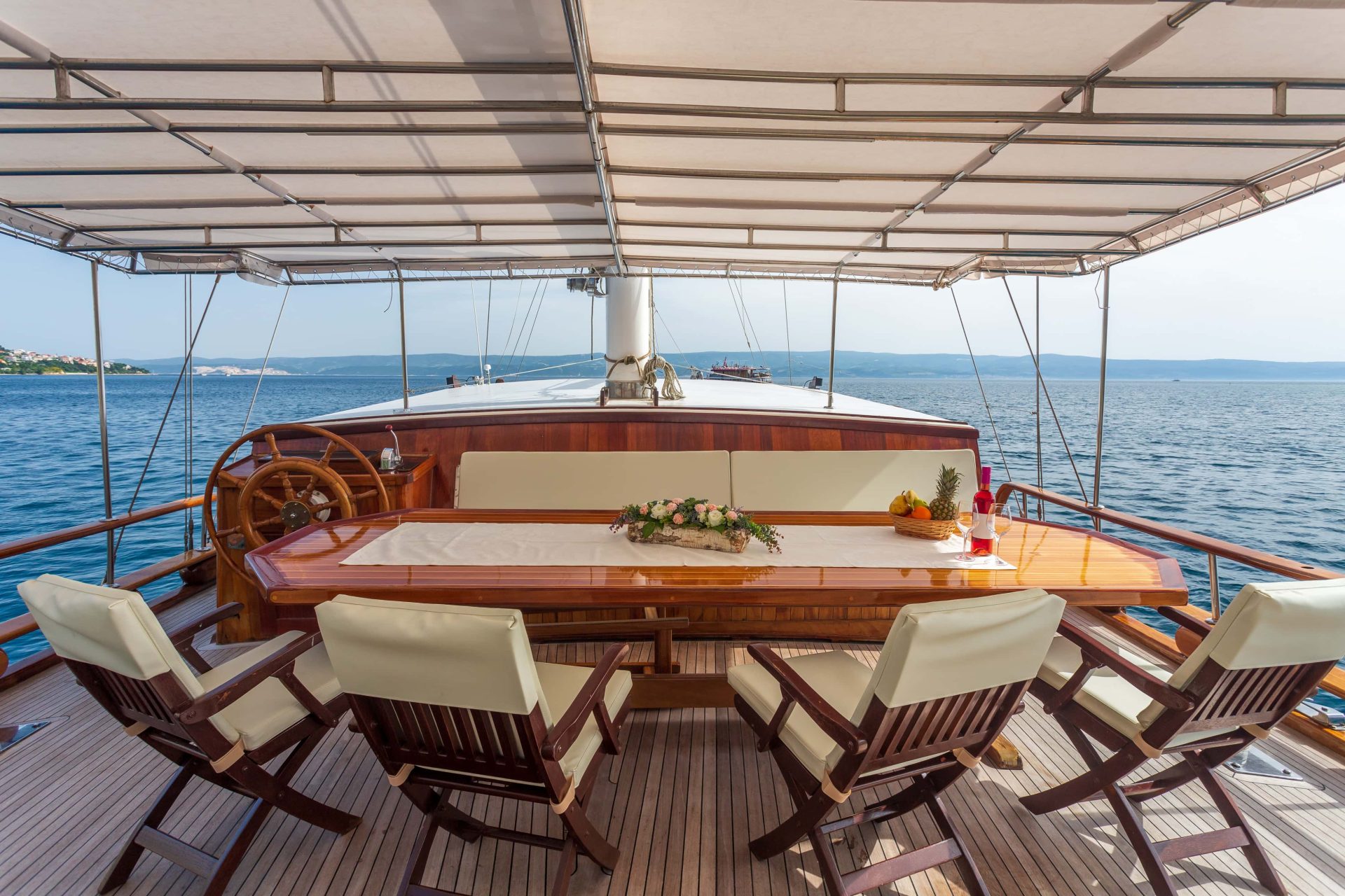 23. ANDI STAR Aft deck