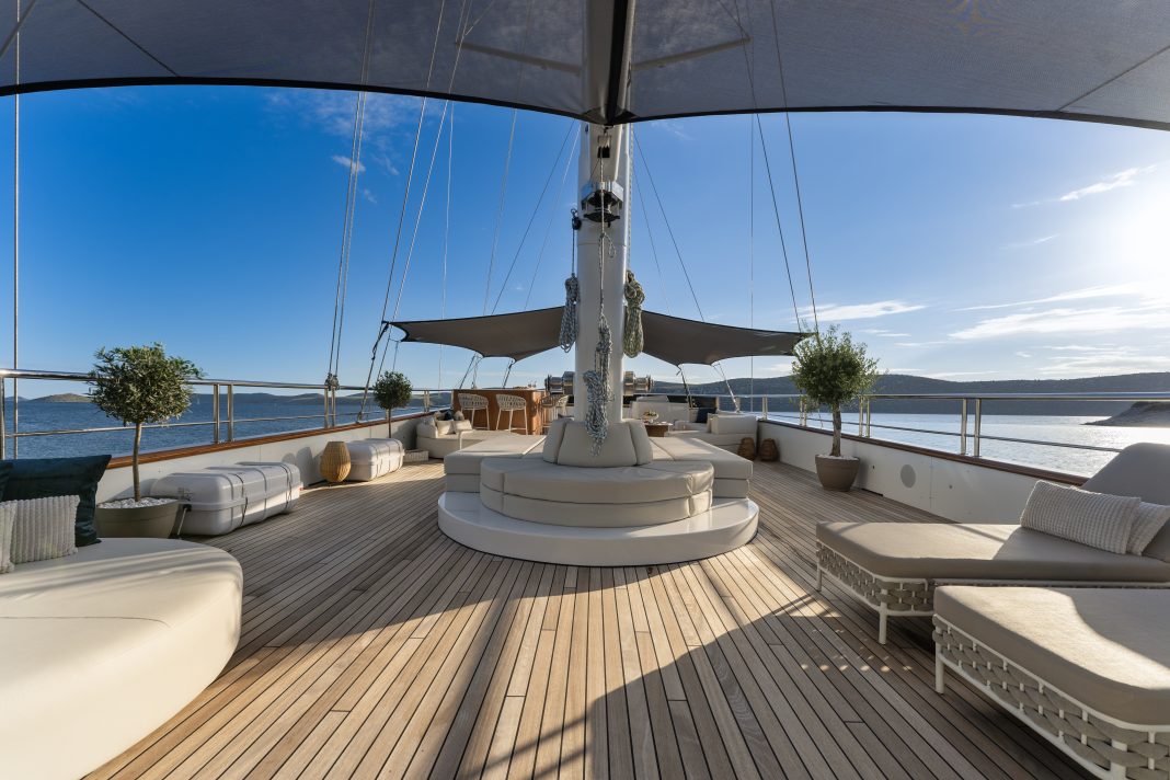 24. MAXITA Sun deck