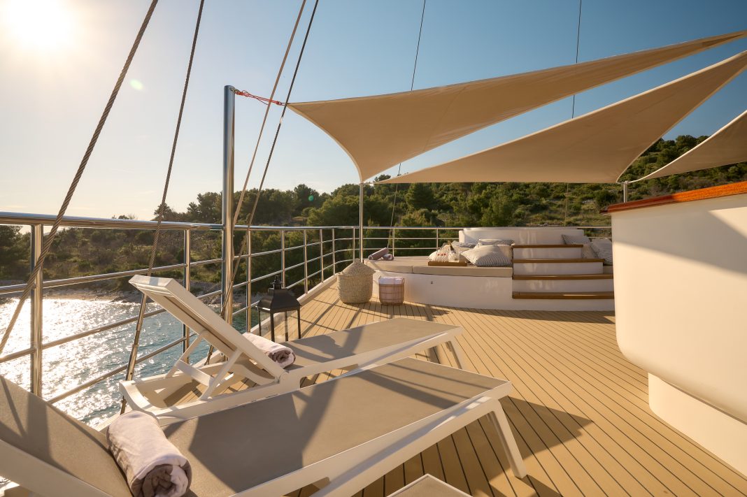 27. BELLEZZA Sundeck