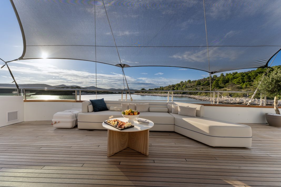 28. MAXITA Lounge area - Sun deck