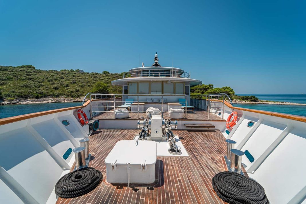 29. RIVA Bow - Upper deck
