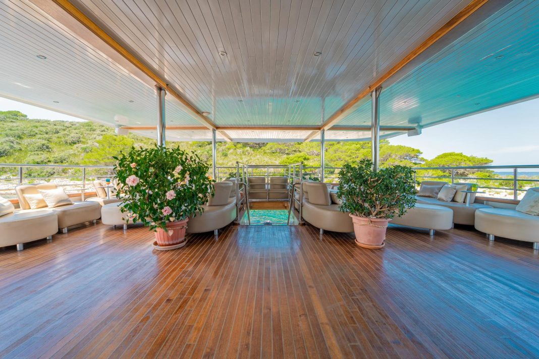 30. RIVA Lounge area - Upper deck Aft