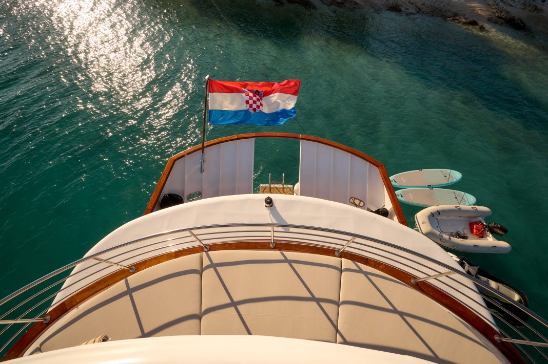 34. BELLEZZA View from sundeck