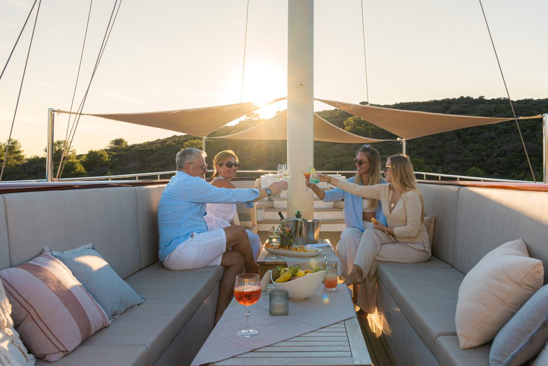 37. BELLEZZA Sundeck