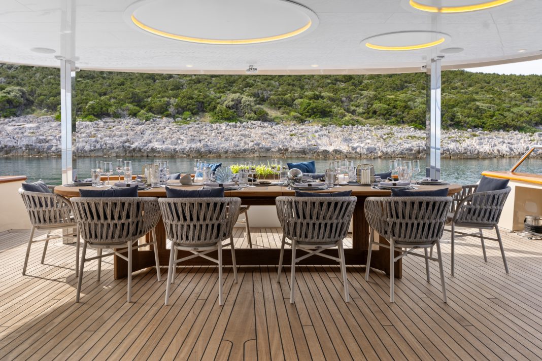 38. MAXITA Al fresco dinning - Main deck Aft