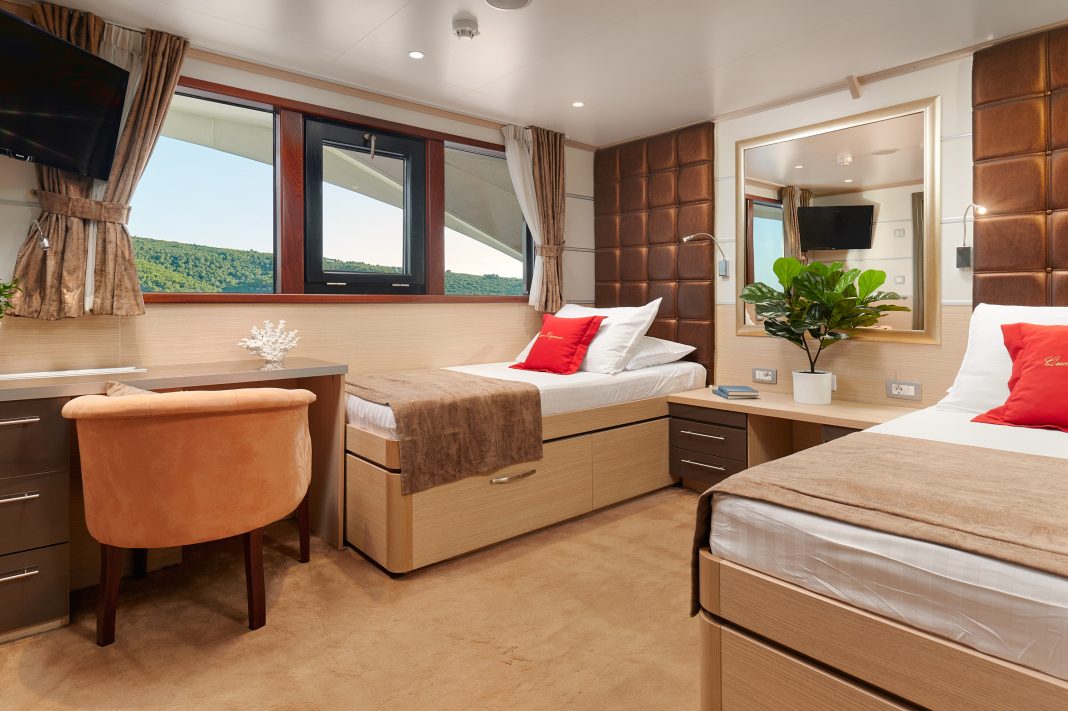38. QUEEN ELEGANZA Twin stateroom - Main deck
