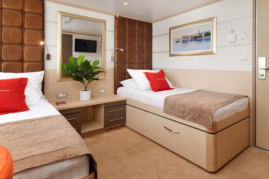 41. QUEEN ELEGANZA Twin stateroom - Main deck