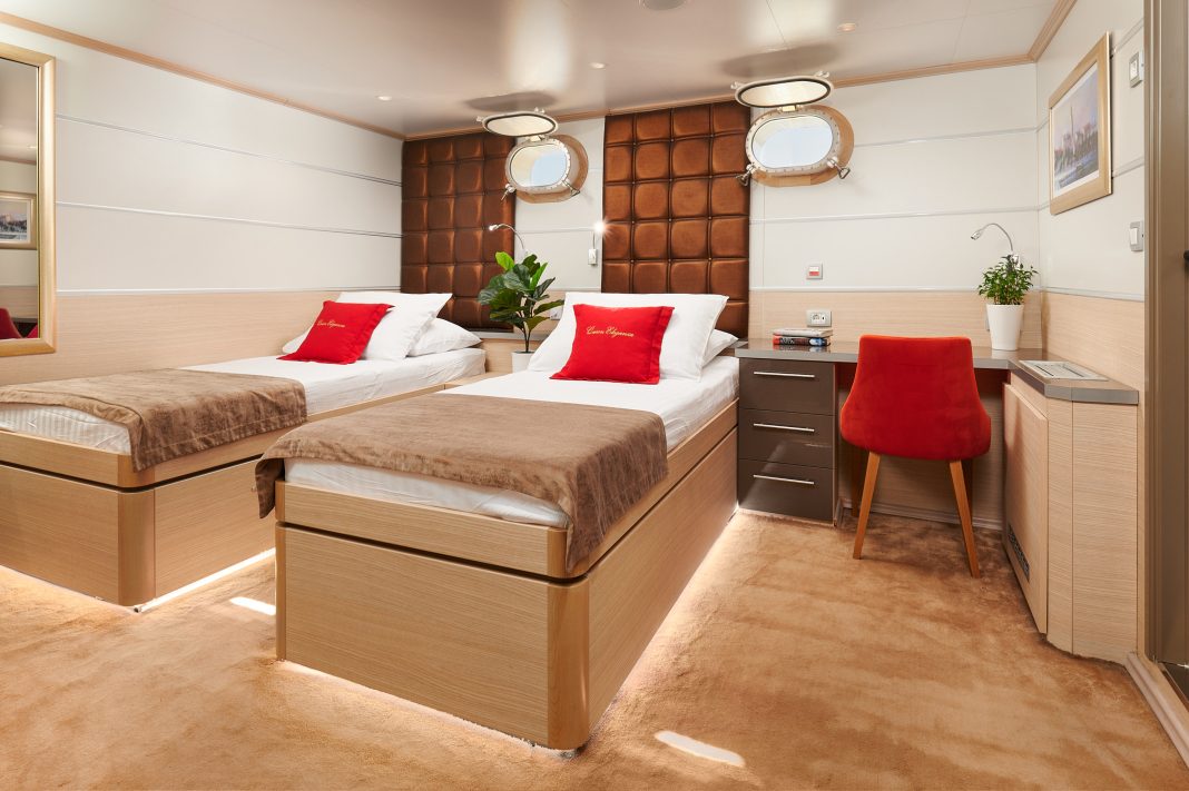 42. QUEEN ELEGANZA Twin stateroom - Lower deck