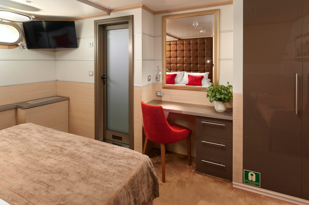 43. QUEEN ELEGANZA Double stateroom - Lower deck