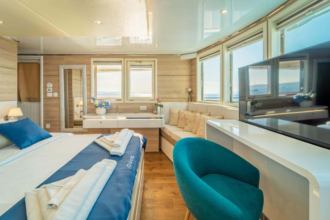 43. RIVA VIP stateroom - Sun deck