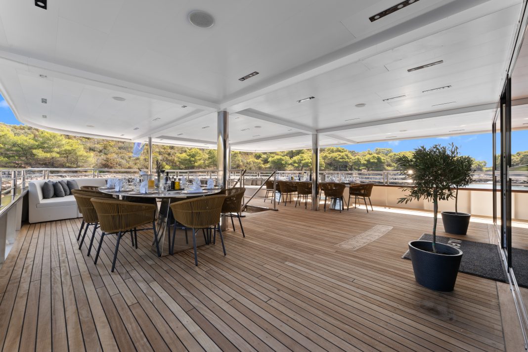 45. ALFA MARIO Al fresco dinning - Upper deck Aft