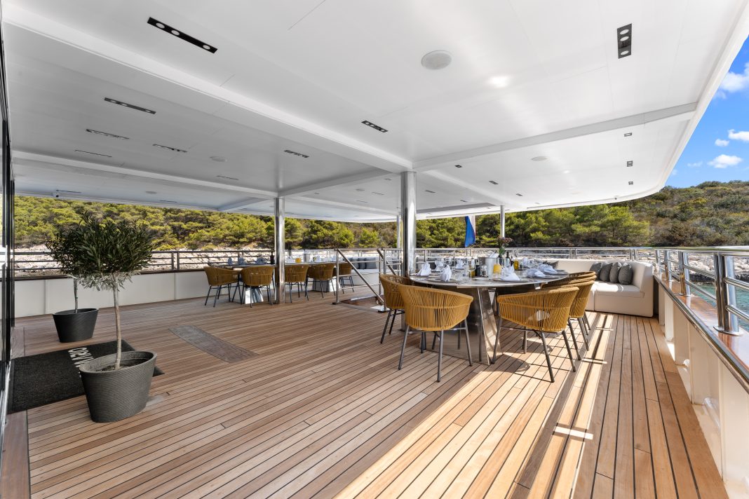46. ALFA MARIO Al fresco dinning - Upper deck Aft