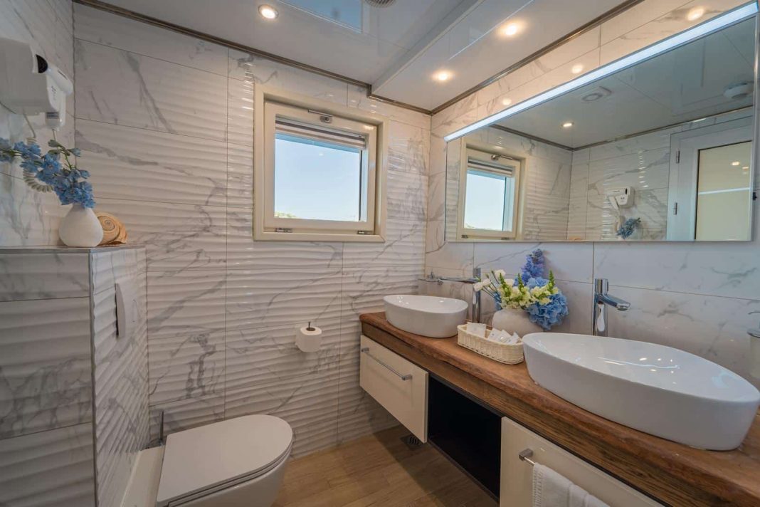 48. RIVA Double stateroom en suite - Main deck