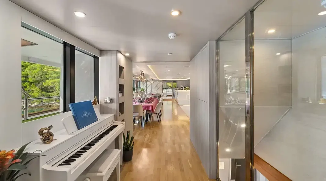 freedom_saloon.jpg_1