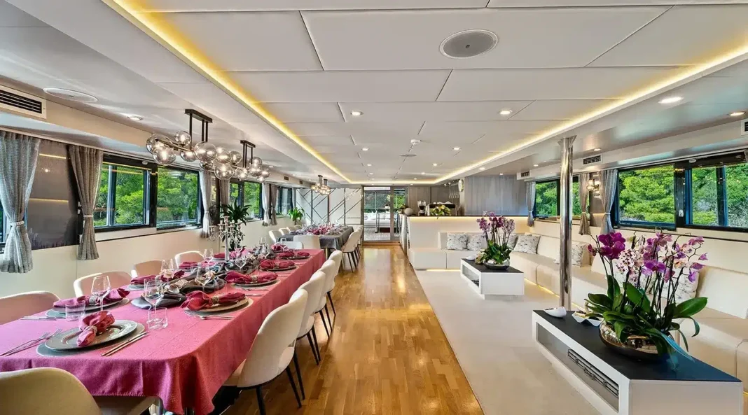 freedom_saloon_2.jpg_1