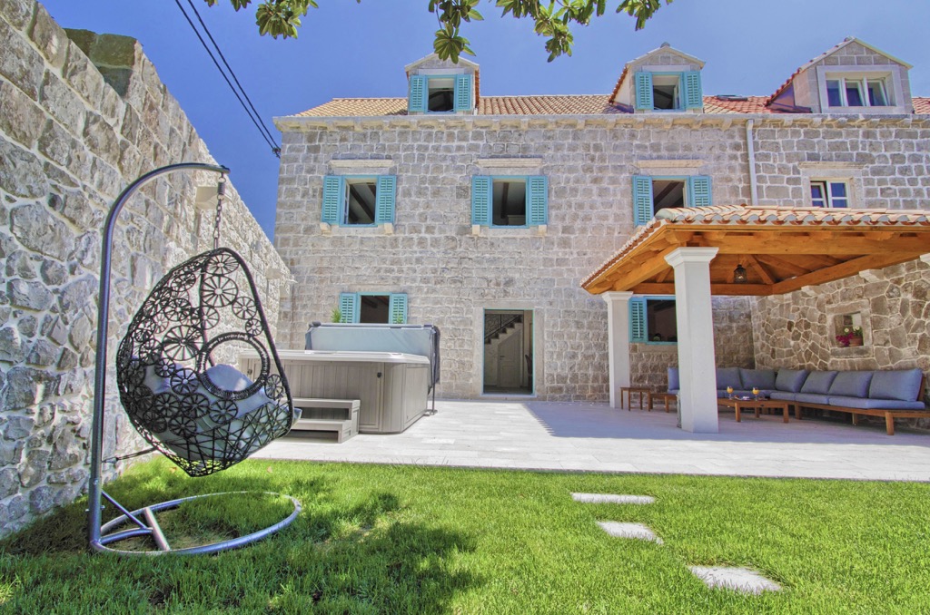 18th-Century Heritage Stone House — Cavtat — Featured Image 18th-Century Heritage Stone House — Cavtat