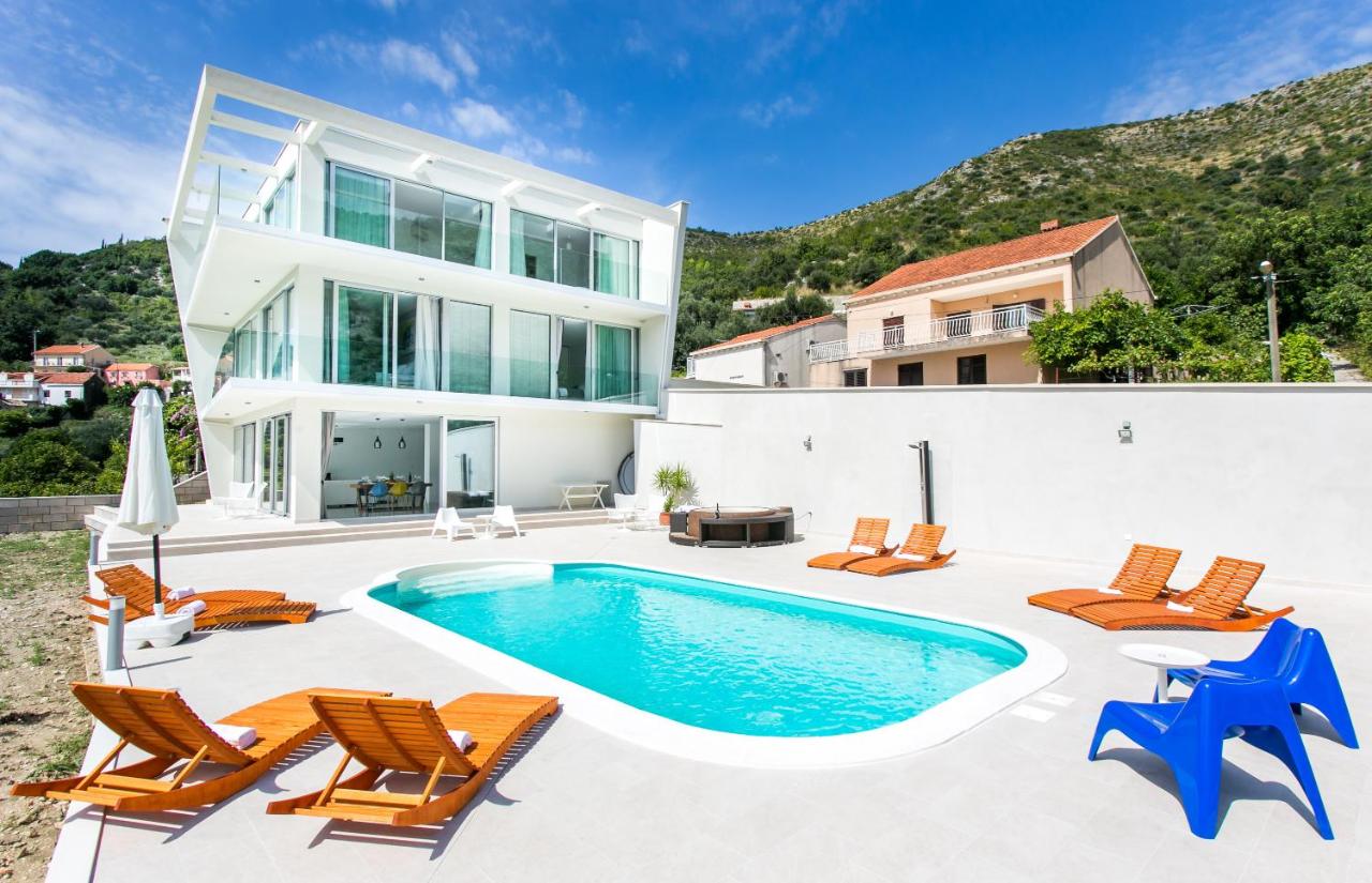 Prestigious sea view villa on the Adriatic