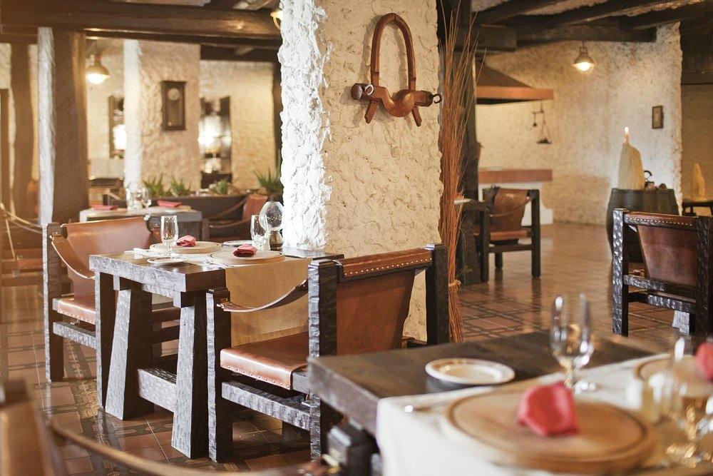 steak-house-at-hotel (2)