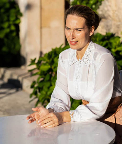 Woman in historical costume during a Cavtat storytelling event